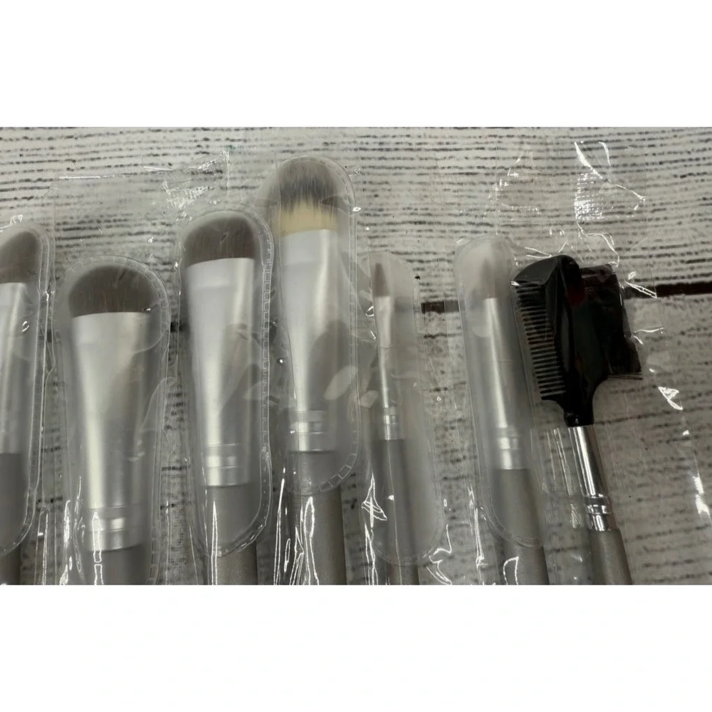 TIGI Professional Makeup Brush set 13 Piece some duplicates